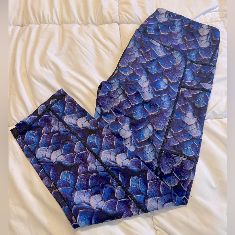 CVG Constantly Varied Gear Twilight Capri Leggings size Small